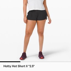Lululemon hotty hot II 2.5” shorts